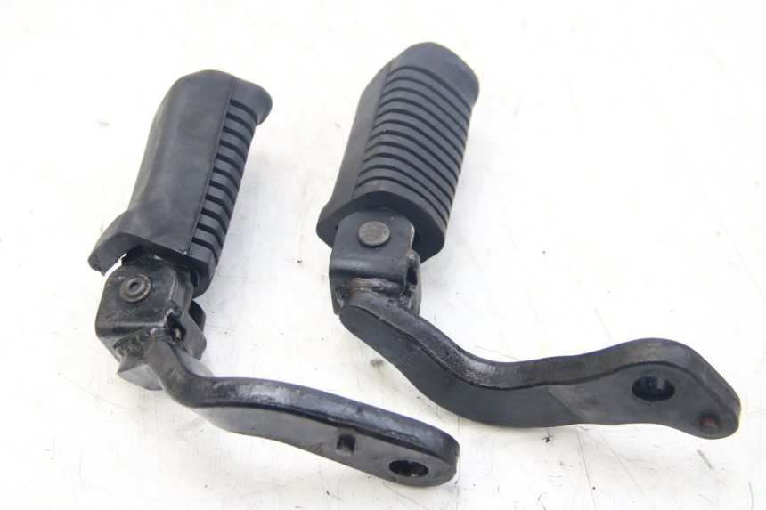 photo de PAIR OF FRONT FOOTRESTS YAMAHA SR 125 (1982 - 2003) - Component detail