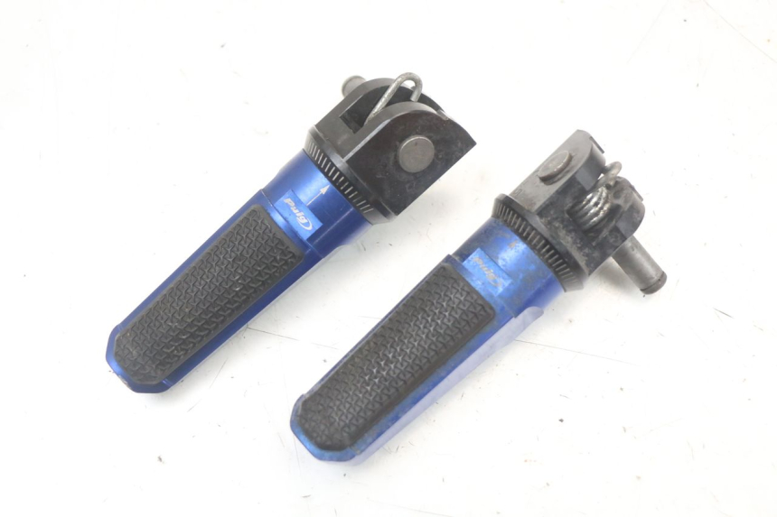 photo de PAIR FRONT FOOTREST SUZUKI GSR 750 (2011 - 2017) - Main view