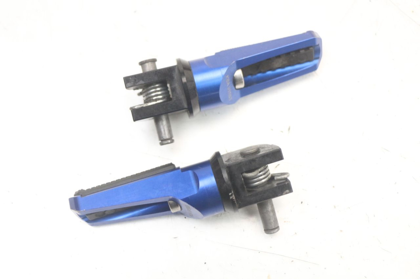 photo de PAIR FRONT FOOTREST SUZUKI GSR 750 (2011 - 2017) - Alternative perspective