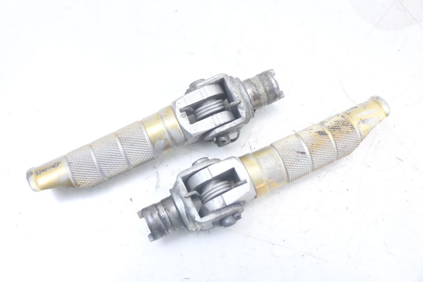 photo de PAIR OF FRONT FOOTRESTS SUZUKI SV N 650 (1999 - 2002) - Main view