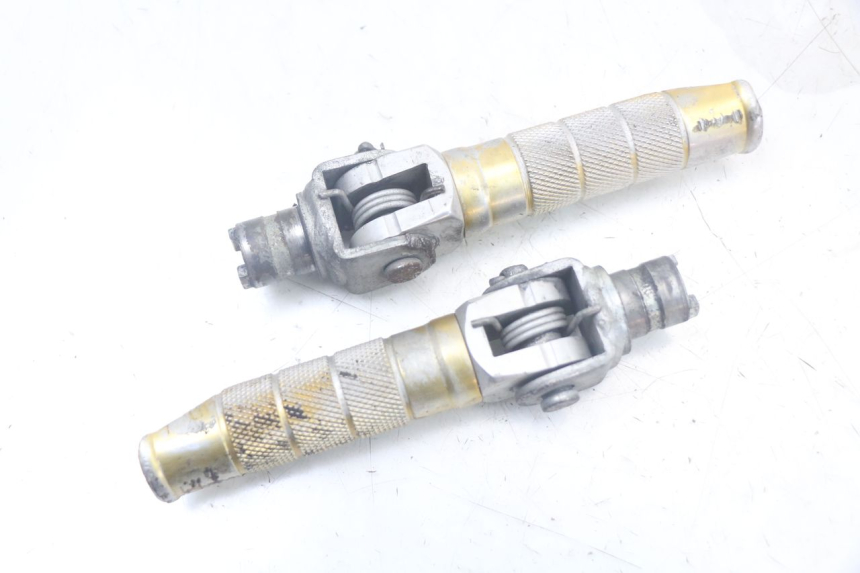 photo de PAIR OF FRONT FOOTRESTS SUZUKI SV N 650 (1999 - 2002) - Component detail