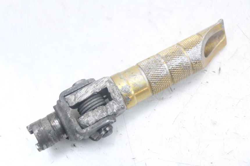 photo de PAIR OF FRONT FOOTRESTS SUZUKI SV N 650 (1999 - 2002) - Fixing points details