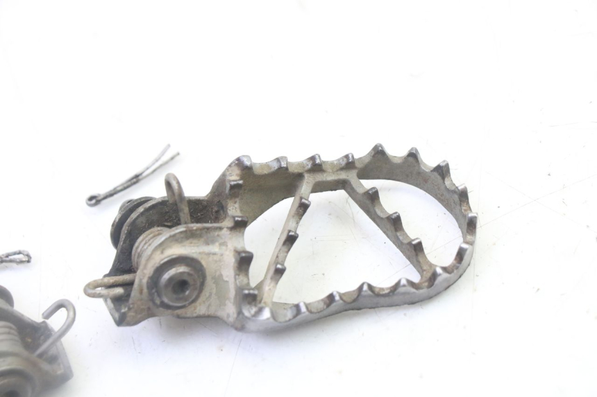 photo de PAIR FRONT FOOTREST KTM SX 85 (2013 - 2017) - Zoom on usage condition