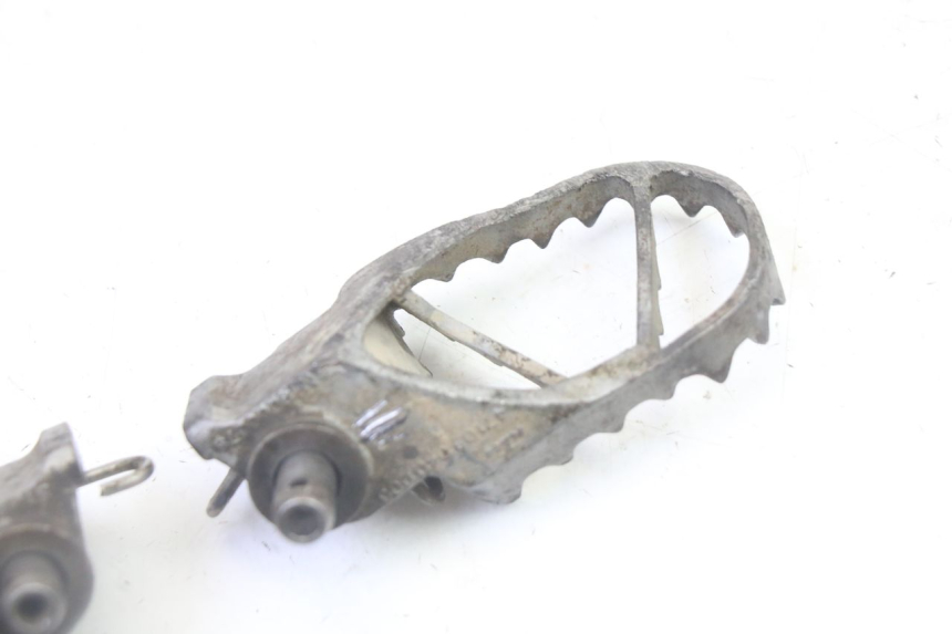 photo de PAIR FRONT FOOTREST KTM SX 85 (2013 - 2017) - Surface and material condition