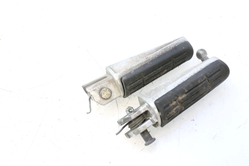 photo de PAIR FRONT FOOTREST YAMAHA TDM ABS 900 (2002 - 2014) - Surface and material condition