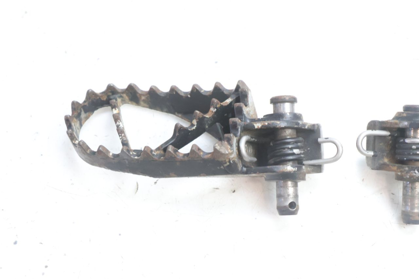 photo de PAIR FRONT FOOTREST HUSABERG TE 250 (2011 - 2014) - Component detail