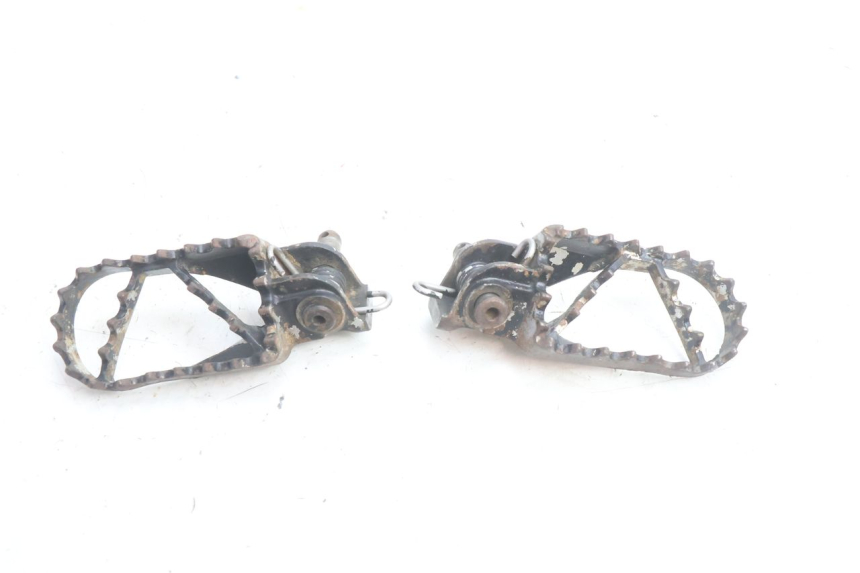 photo de PAIR FRONT FOOTREST HUSABERG TE 250 (2011 - 2014) - Alternative perspective