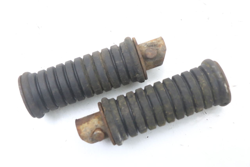 photo de PAIR FRONT FOOTREST SUZUKI TS X 80 (1984 - 1988) - Zoom on usage condition
