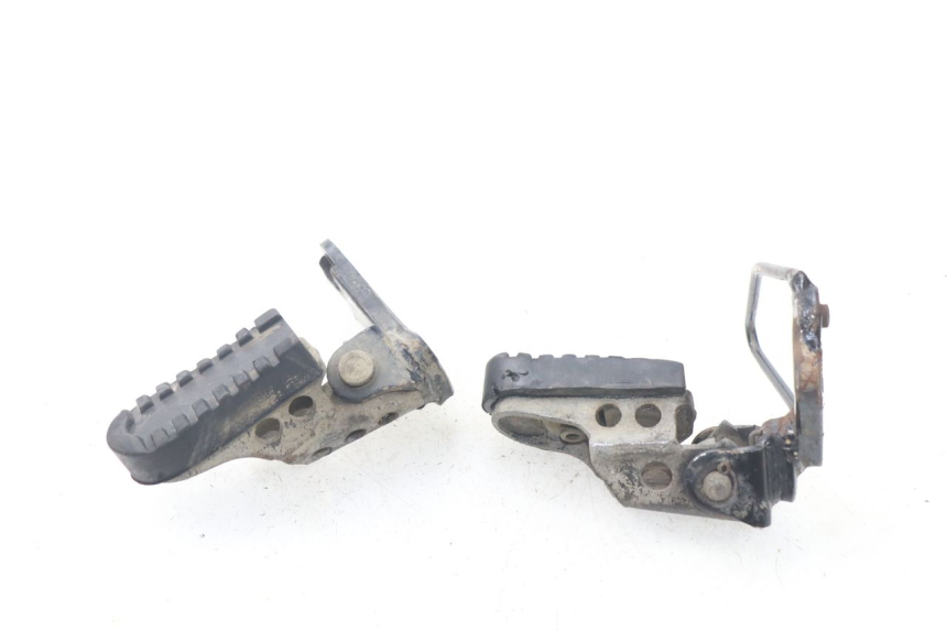 photo de PAIR FRONT FOOTREST YAMAHA TW 125 (1998 - 2002) - Zoom on usage condition