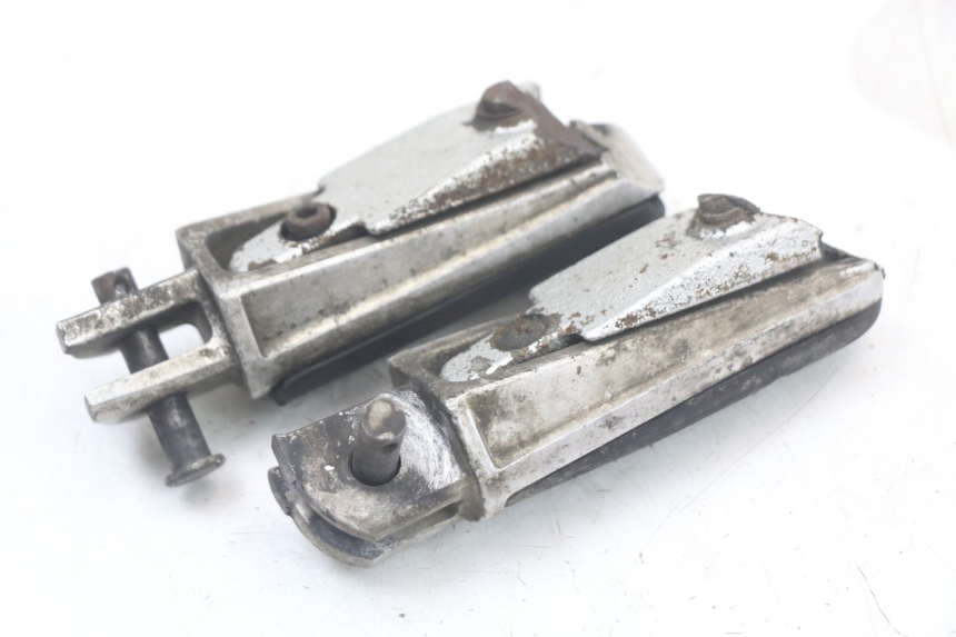 photo de PAIR OF FRONT FOOTRESTS YAMAHA FJR ABS 1300 (2006 - 2012) - Fixing points details