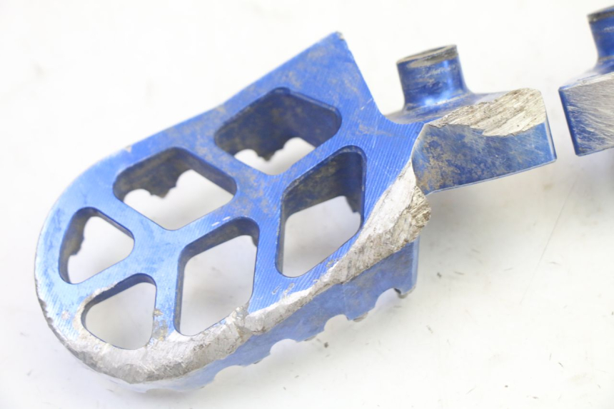 photo de PAIR FRONT FOOTREST YAMAHA YZ-F YZF 250 (2014 - 2018) - Checked used part