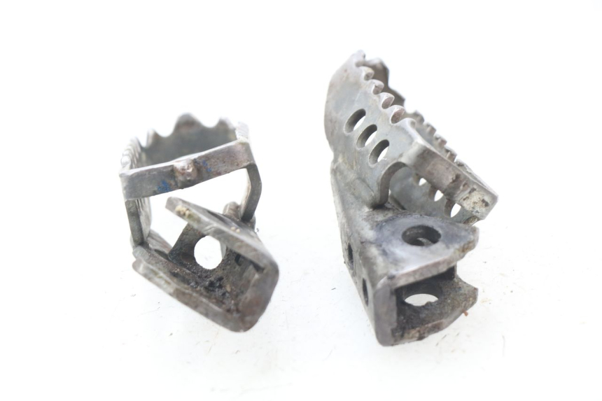 photo de PAIR FRONT FOOTREST YAMAHA YZ 80 (1998 - 2001) - Alternative perspective