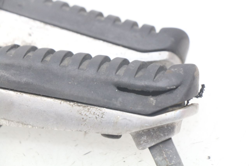 photo de PAIR OF FRONT FOOTRESTS KAWASAKI Z S 750 (2003 - 2006) - Component detail
