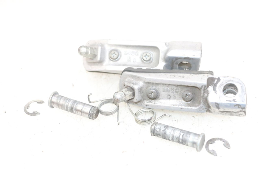 photo de FRONT FOOTPEG SET KAWASAKI ZR 7 750 (1999 - 2004) - Zoom on usage condition