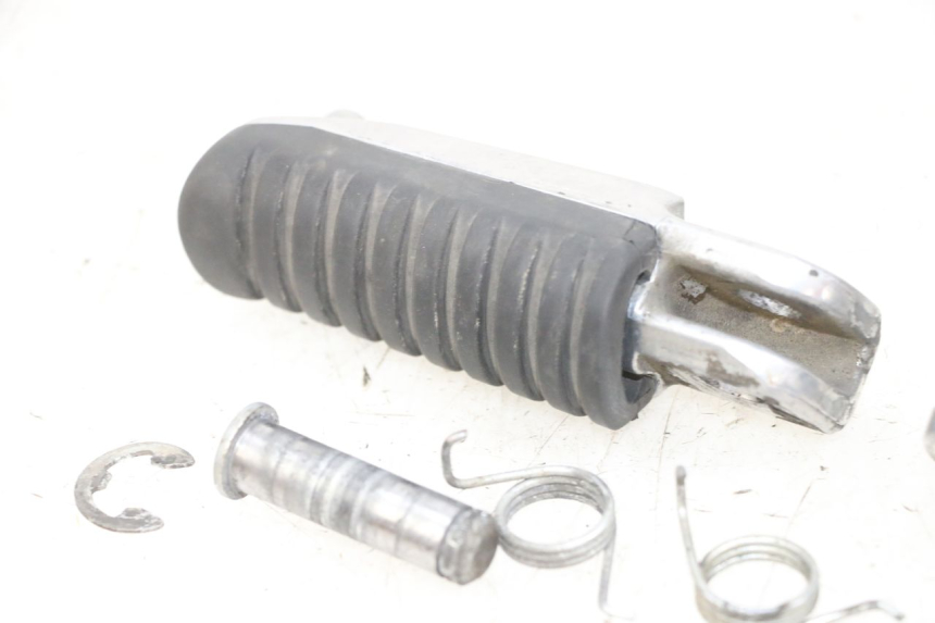 photo de FRONT FOOTPEG SET KAWASAKI ZR 7 750 (1999 - 2004) - Surface and material condition