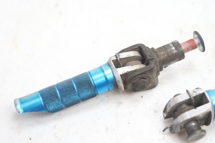 photo de PAIR OF FRONT FOOTRESTS KAWASAKI ZX-6R ZX6R 600 (1995 - 1997) - Component detail