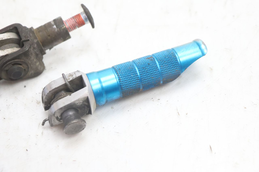 photo de PAIR OF FRONT FOOTRESTS KAWASAKI ZX-6R ZX6R 600 (1995 - 1997) - Zoom on usage condition