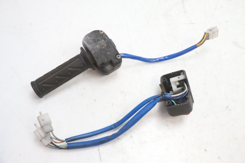 photo de HAND SWITCHES KYMCO AGILITY 4T 50 (2005 - 2018) - Zoom on usage condition