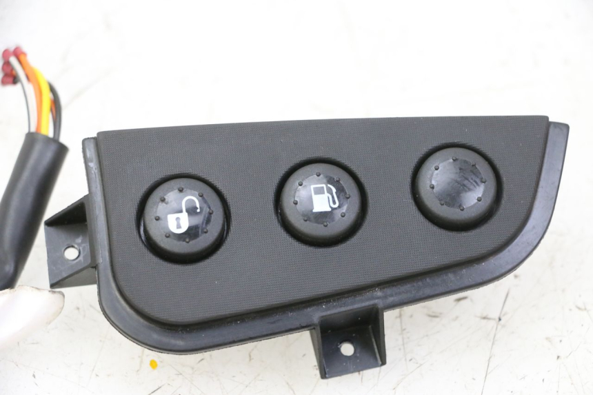 photo de HAND SWITCHES PIAGGIO MP3 HPE 310 (2024 - 2025) - Surface and material condition