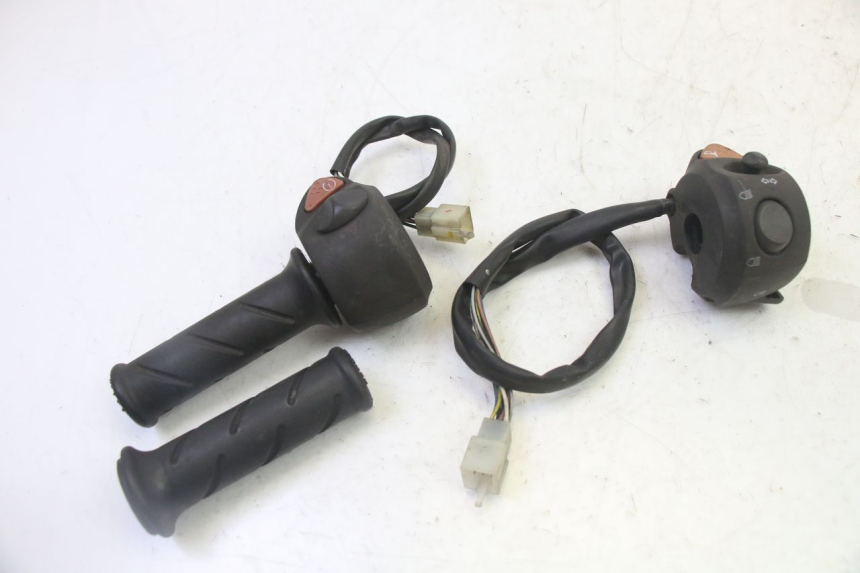 photo de HANDLEBAR SWITCHES PEUGEOT SATELIS 125 (2006 - 2009) - Component detail