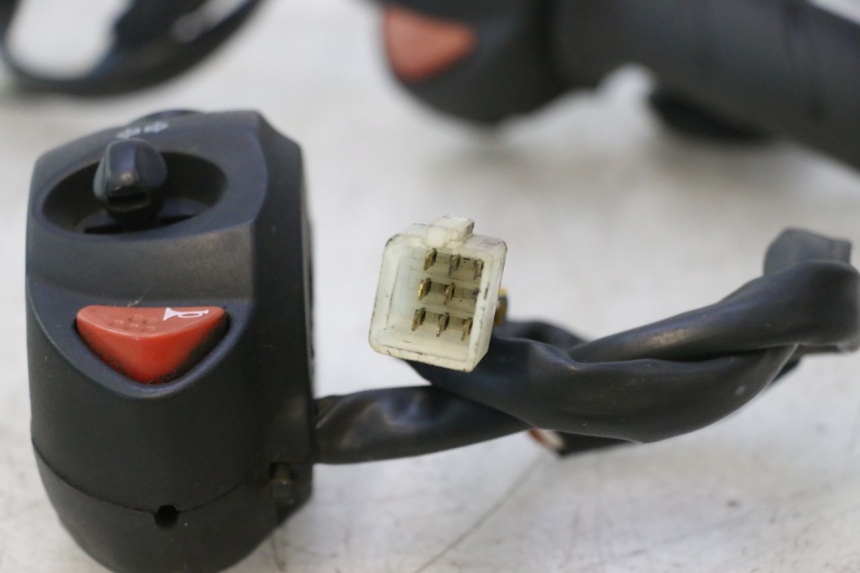photo de HAND SWITCHES PEUGEOT SATELIS 125 (2013 - 2018) - Additional view of the item
