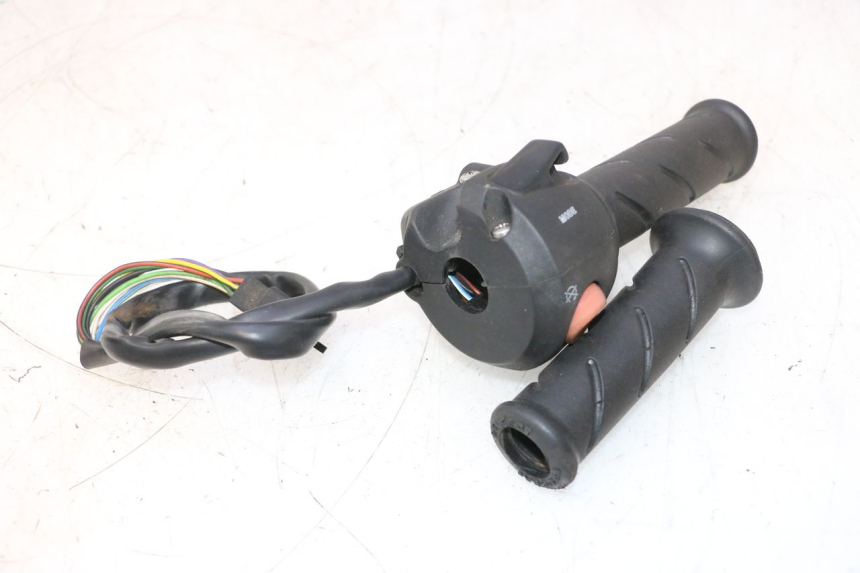 photo de HAND SWITCHES PEUGEOT SATELIS 125 (2013 - 2018) - Technical close-up