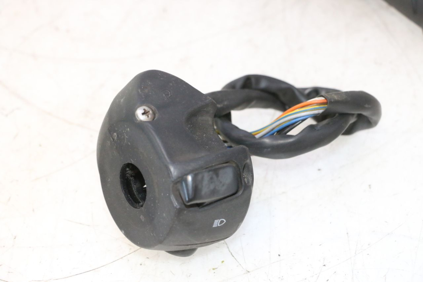 photo de HAND SWITCHES PEUGEOT SATELIS 125 (2013 - 2018) - Surface and material condition