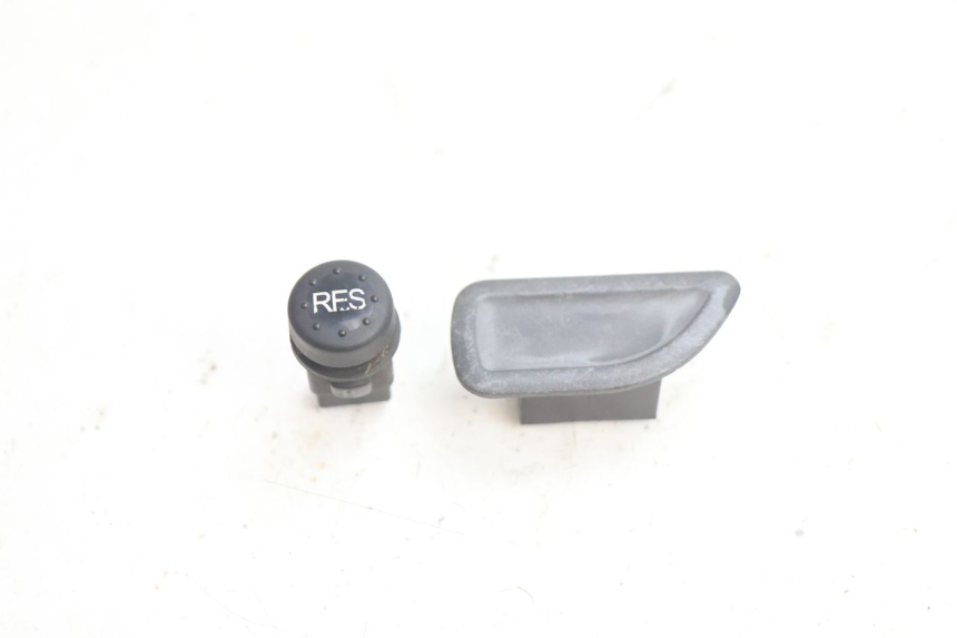 photo de HAND SWITCHES PIAGGIO X8 STREET 125 (2006 - 2007) - Main view