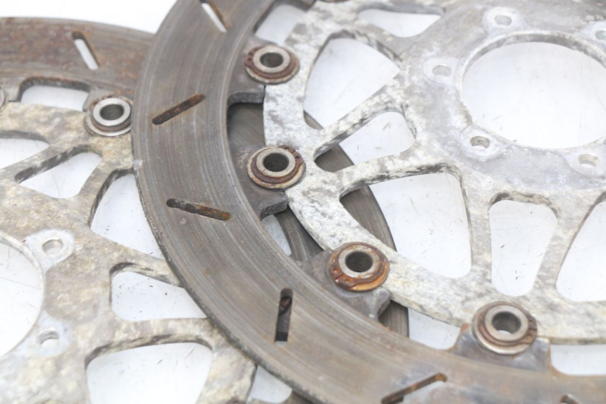 photo de PAIR OF FRONT BRAKE DISCS HONDA CBR RR FIREBLADE 900 (1992 - 1994) - Distinctive features
