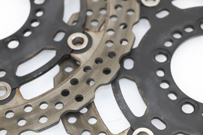 photo de PAIR FRONT BRAKE DISC KAWASAKI ER-6 ER6 N 650 (2012 - 2016) - Fixing points details