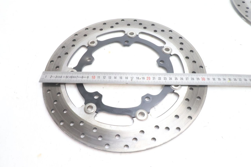 photo de PAIR FRONT BRAKE DISC YAMAHA FZ8 800 (2010 - 2016) - Fixing points details