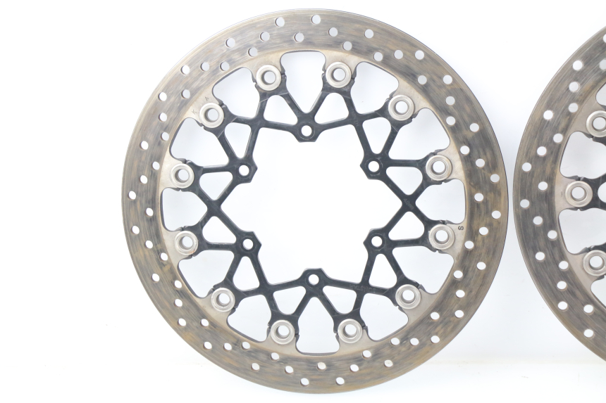 photo de PAIR FRONT BRAKE DISC SUZUKI GSX-R GSXR K16 1000 (2012 - 2016) - Technical close-up