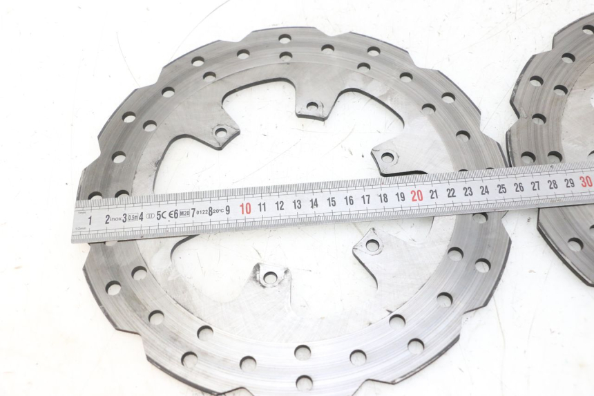 photo de PAIR FRONT BRAKE DISC PIAGGIO MP3 HPE 300 (2019 - 2026) - Technical close-up