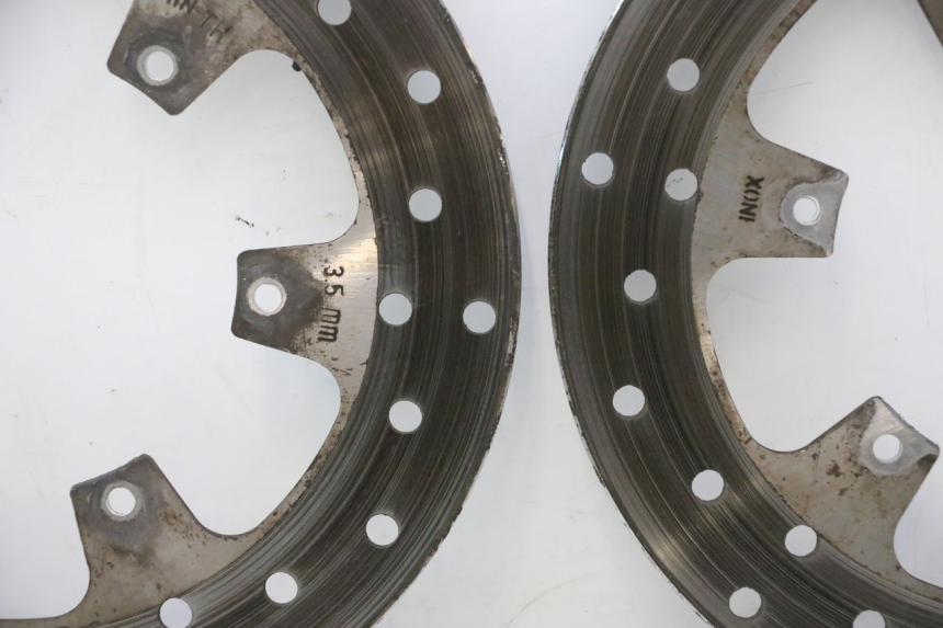 photo de PAIR FRONT BRAKE DISC PIAGGIO MP3 125 (2006 - 2014) - Fixing points details