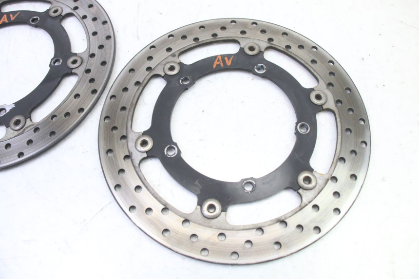 photo de PAIR FRONT BRAKE DISC YAMAHA XJ6 ABS 600 (2008 - 2016) - Zoom on usage condition
