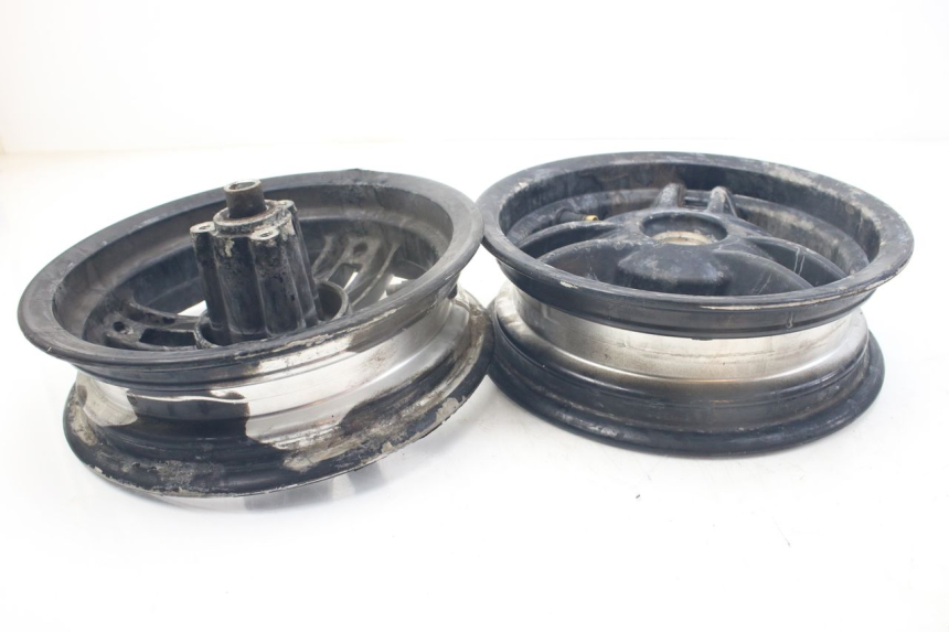 photo de PAIR OF RIMS PEUGEOT LUDIX SNAKE 2T 50 (2004 - 2014) - Fixing points details