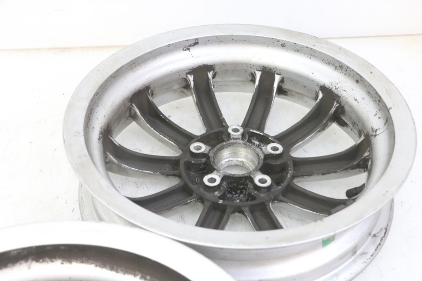 photo de WHEEL SET PIAGGIO MP3 LT 300 (2010 - 2016) - Technical close-up
