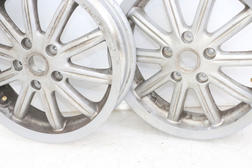 photo de PAIR OF RIMS PIAGGIO MP3 LT 300 (2010 - 2016) - Distinctive features