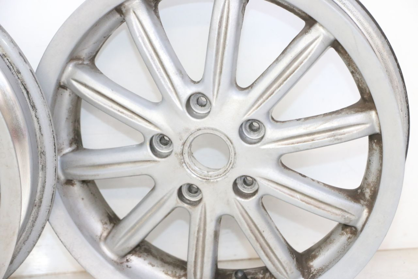 photo de PAIR OF RIMS PIAGGIO MP3 LT 300 (2010 - 2016) - Focus on structure