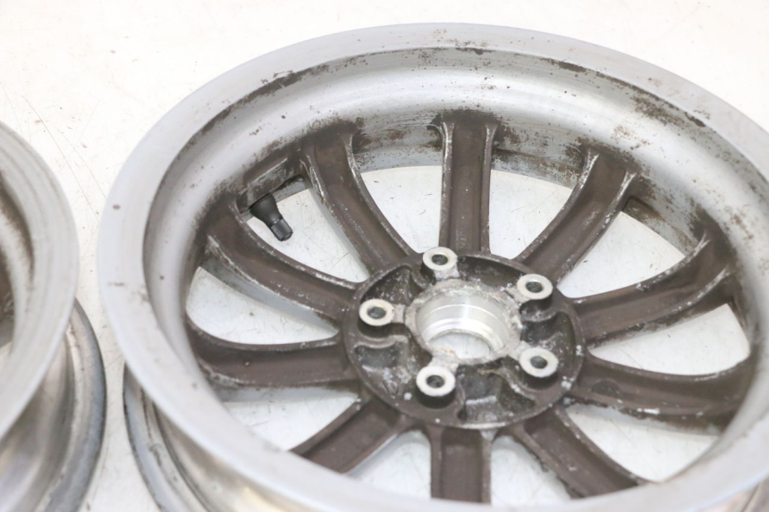 photo de PAIR OF RIMS PIAGGIO MP3 LT 300 (2010 - 2016) - Technical close-up