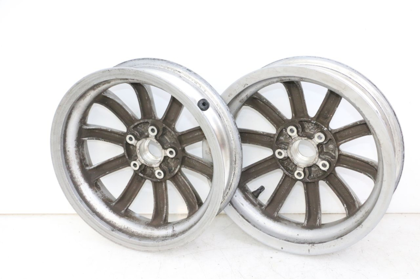 photo de PAIR OF RIMS PIAGGIO MP3 LT 300 (2010 - 2016) - Fixing points details