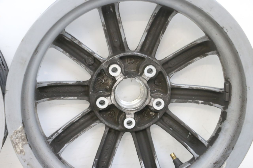 photo de RIMS PAIR PIAGGIO MP3 RL 250 (2006 - 2010) - Distinctive features