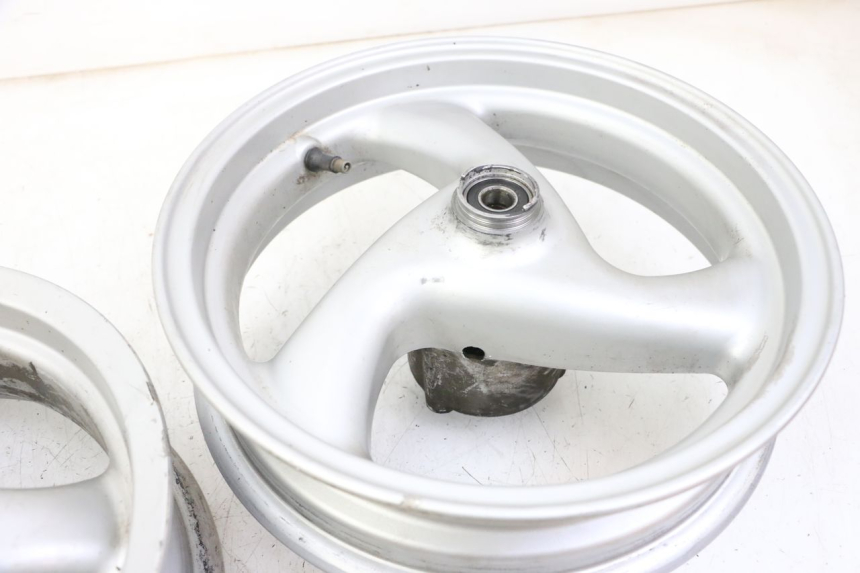 photo de RIMS PAIR PEUGEOT ELYSTAR 50 (2002 - 2014) - Fixing points details