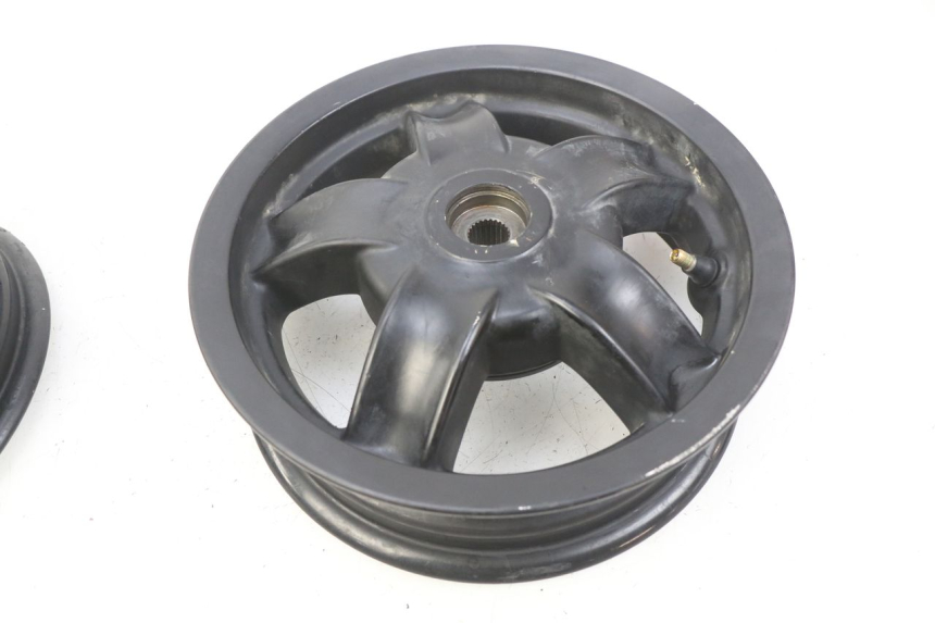 photo de PAIR OF RIMS PIAGGIO ZIP 4T 50 (2018 - 2020) - Technical close-up