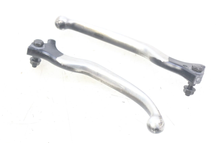 photo de BRAKE LEVER PAIR PIAGGIO X8 125 (2004 - 2007) - Zoom on usage condition
