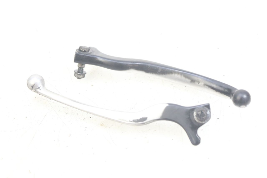 photo de BRAKE LEVER PAIR PIAGGIO XEVO - X EVO 125 (2007 - 2017) - Zoom on usage condition