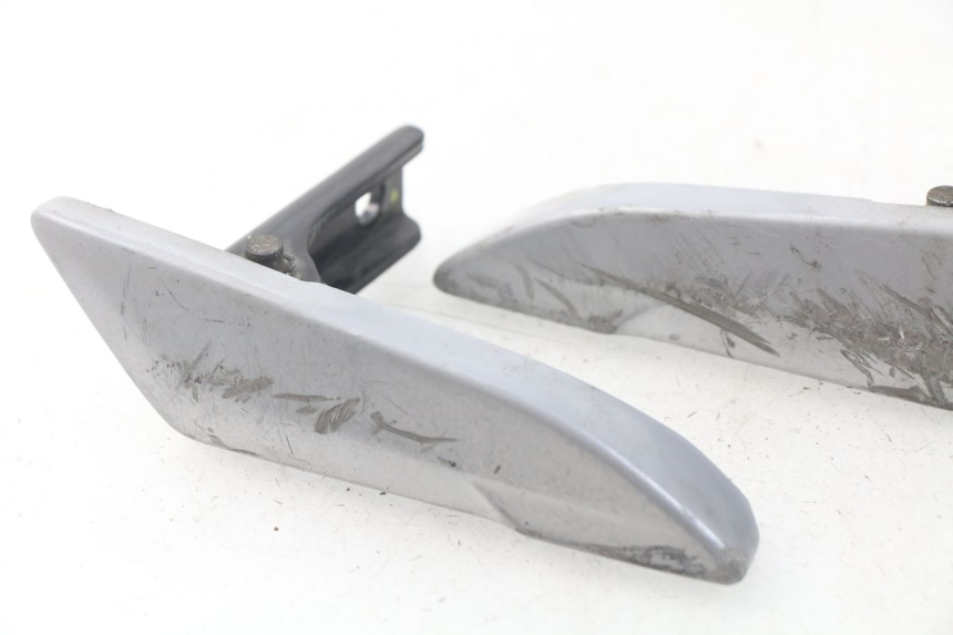 photo de PAIR REAR MOUNT FOOTRESTS PIAGGIO LIBERTY IGET 4T 50 (2015 - 2020) - Technical close-up