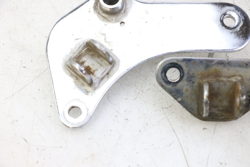 photo de PAIR FRONT MOUNT FOOTRESTS HYOSUNG GV AQUILA 125 (2000 - 2009) - Fixing points details