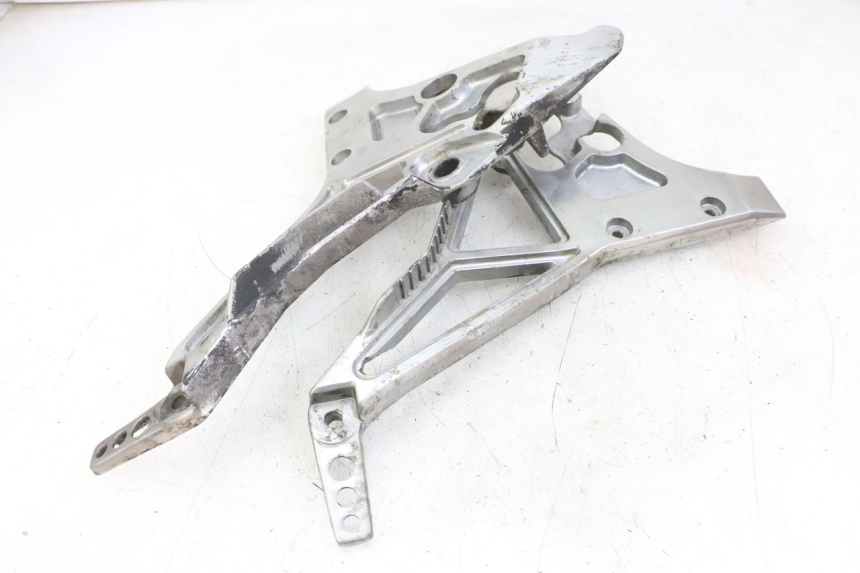 photo de PAIR OF FRONT FOOTREST BRACKETS YAMAHA FJ 3CX 1200 (1986 - 1996) - Component detail