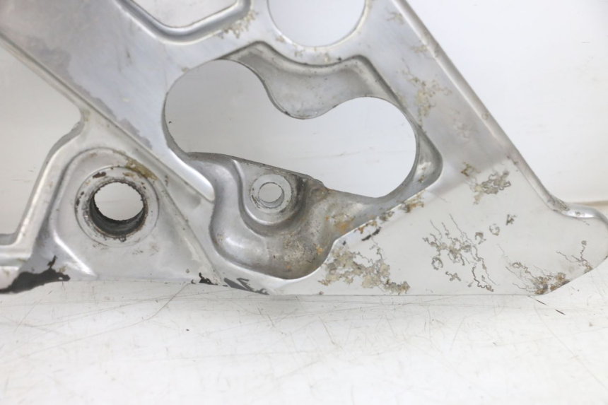 photo de PAIR OF FRONT FOOTREST BRACKETS YAMAHA FJ 3CX 1200 (1986 - 1996) - Additional view of the item